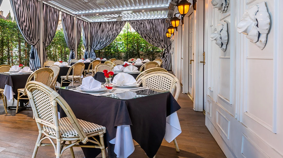  On-site Restaurant Seating Area