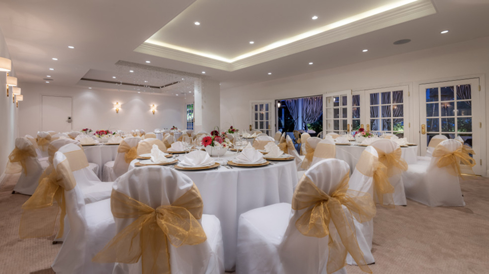  On-site Restaurant Seating Area